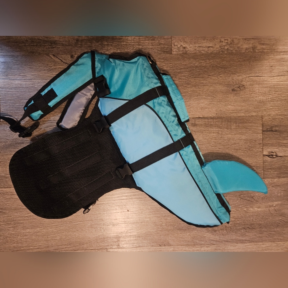*NWOT Shark Pet Floatation Aid